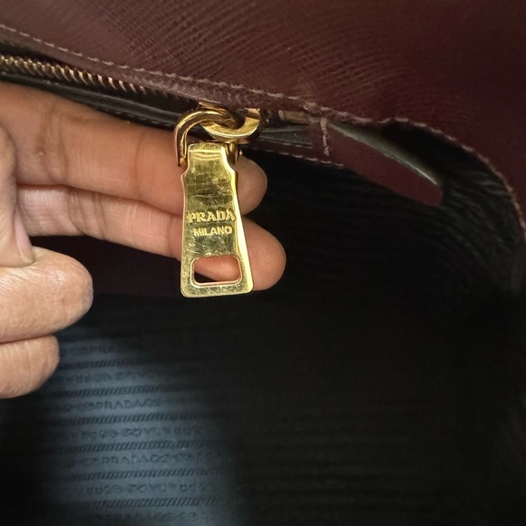 🍁SOLD🍁 Prada Saffiano Bag - Picture 11 of 17